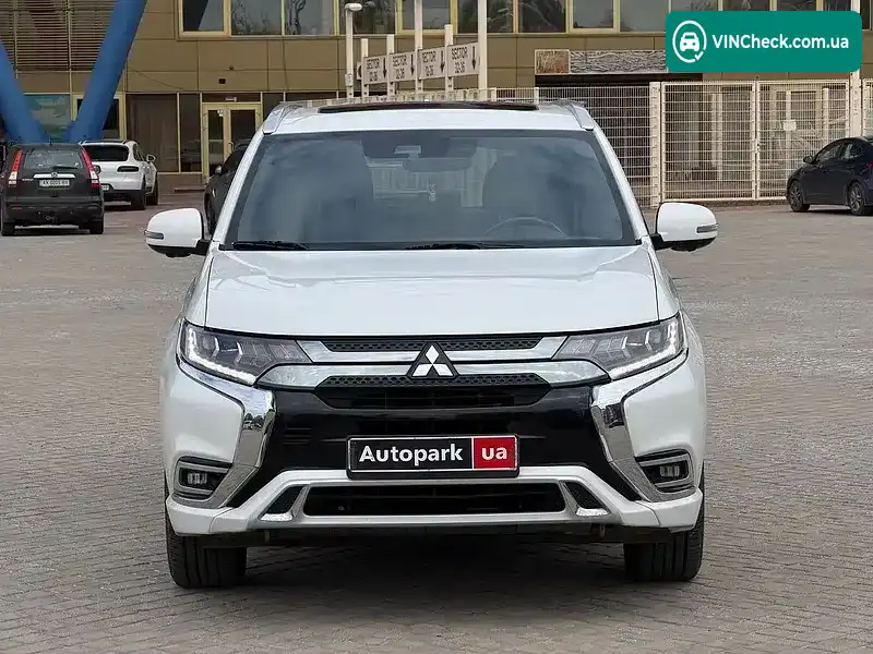 Mitsubishi Outlander 2020, фото з оголошення 2 з 21, VIN JA4J24A5XLZ041732