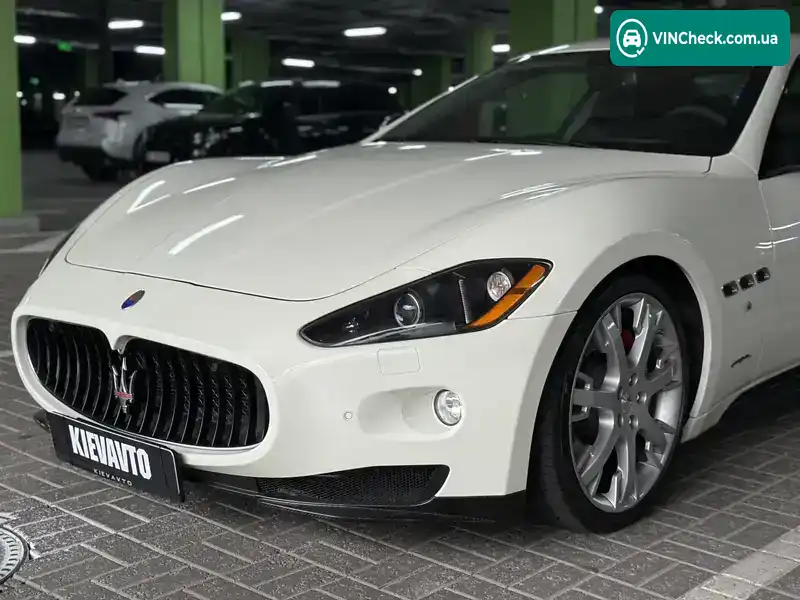 Maserati GranTurismo 2011, фото з оголошення 2 з 21, VIN ZAMHH45B000055117