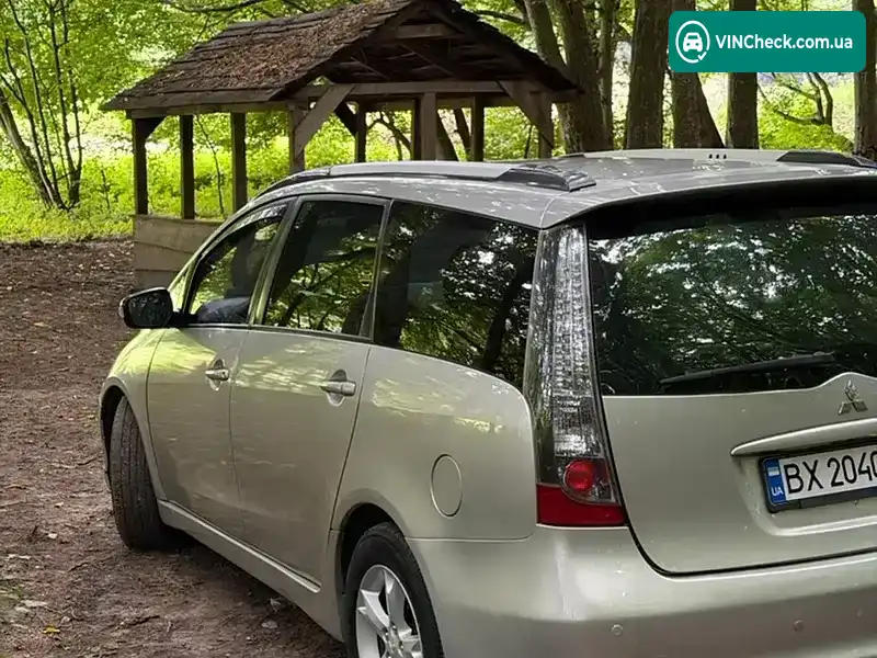 Mitsubishi Grandis 2007, фото з оголошення 2 з 10, VIN JMBLRNA4W8Z001528