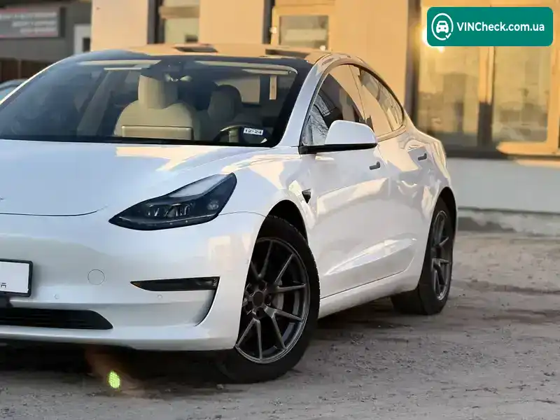 Tesla Model 3 2021, фото з оголошення 2 з 20, VIN 5YJ3E1EB9NF110343
