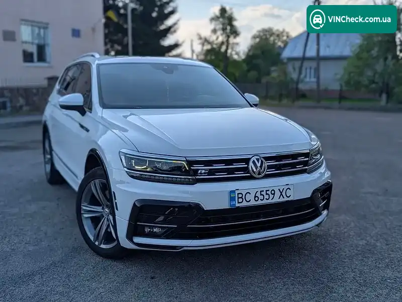 Volkswagen Tiguan 2018, фото з оголошення 2 з 20, VIN 3VV4B7AX2JM153253