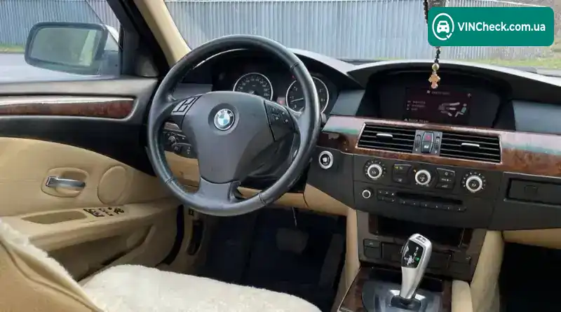 BMW 5 Series 2007, фото з оголошення 2 з 9, VIN WBANU11088CJ25477