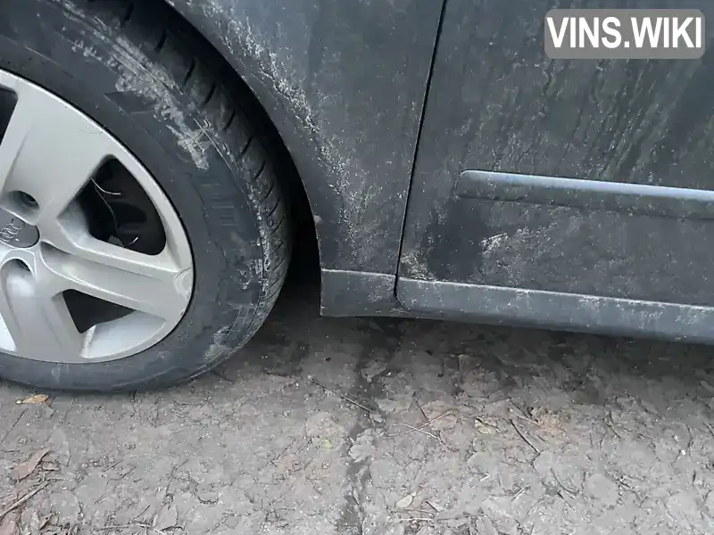 Audi A4 2002, фото з оголошення 2 з 15, VIN WAUZZZ8E72A279359