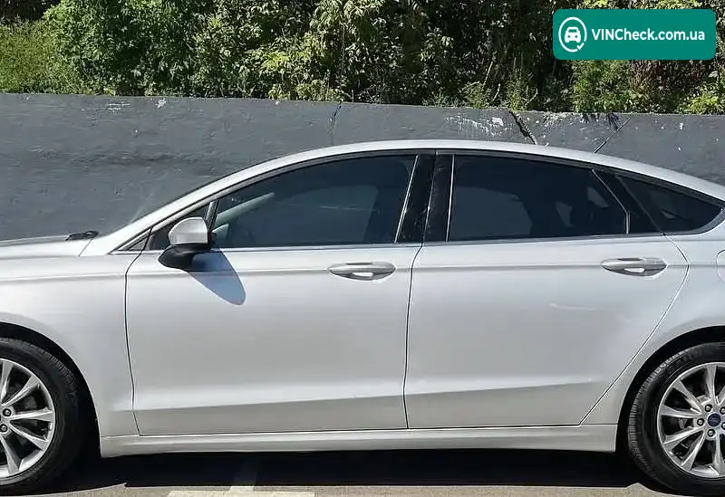 Ford Fusion 2017, фото з оголошення 2 з 16, VIN 3FA6P0LU3HR381185