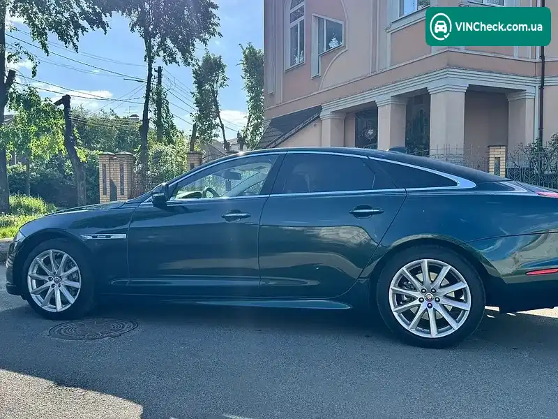 Jaguar XJ 2016, фото з оголошення 2 з 15, VIN SAJWA1C71H8W06749