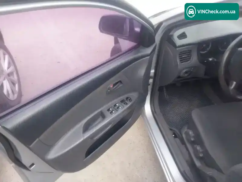Kia Rio 2006, фото з оголошення 2 з 8, VIN Y6LDE22126L000394