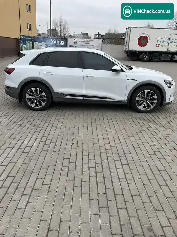 Audi e-tron 2020, фото з оголошення 2 з 16, VIN WAUZZZGE1LB025627
