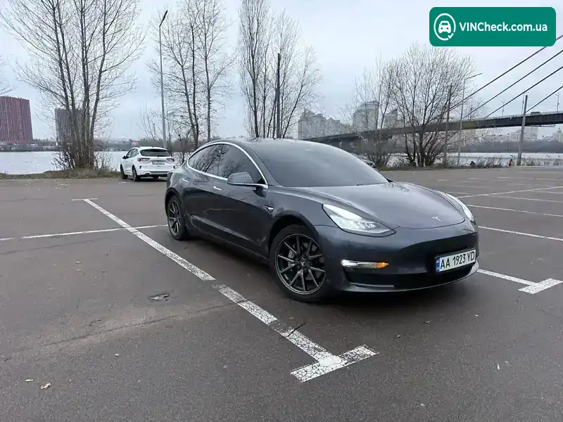 Tesla Model 3 2018, фото з оголошення 2 з 18, VIN 5YJ3E1EA4JF153702