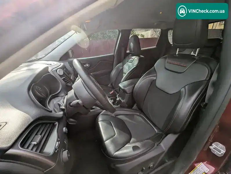 Jeep Cherokee 2019, фото з оголошення 2 з 20, VIN 1C4PJLCB3KD490455