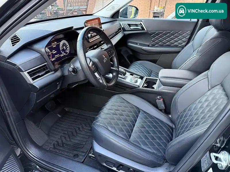Mitsubishi Outlander 2024, фото з оголошення 2 з 20, VIN JMBXTGM4WRZ000440