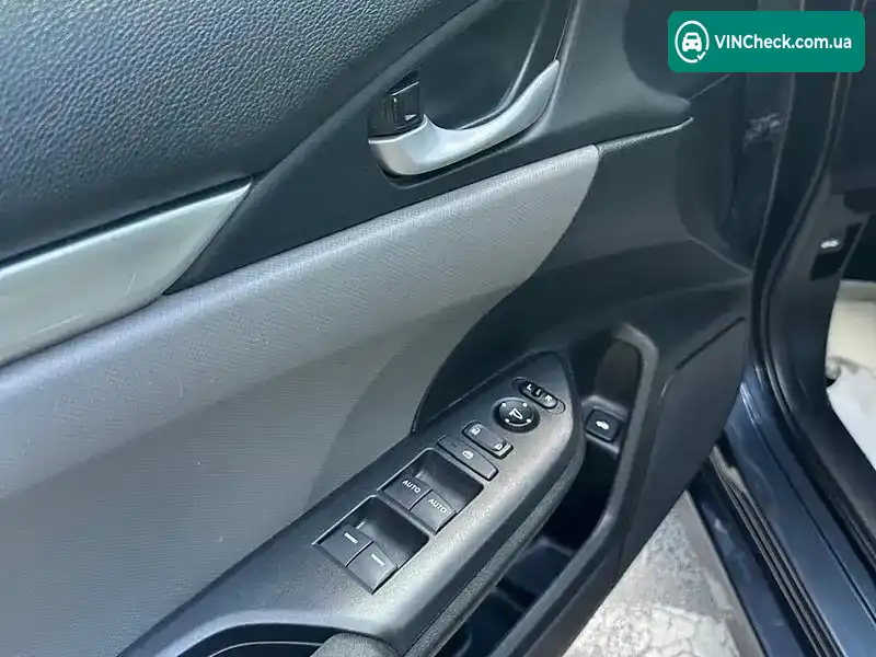 Honda Civic 2020, фото з оголошення 2 з 18, VIN 2HGFC2F67LH559829