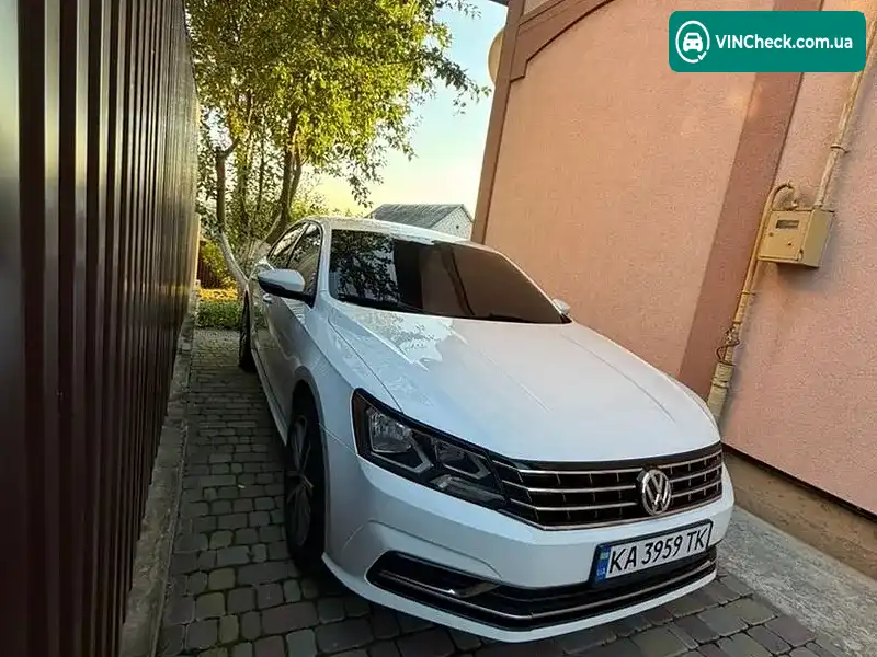 Volkswagen Passat 2018, фото з оголошення 2 з 11, VIN 1VWAA7A39JC031652