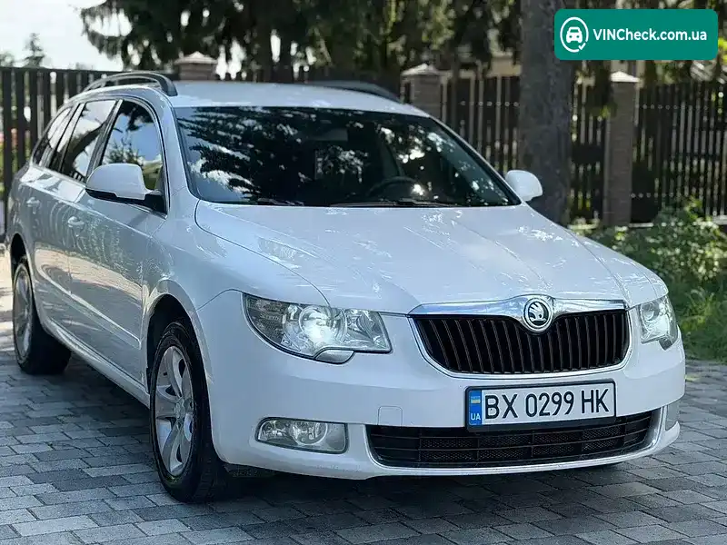 Skoda Superb 2011, фото з оголошення 2 з 15, VIN TMBJE73T8C9031212