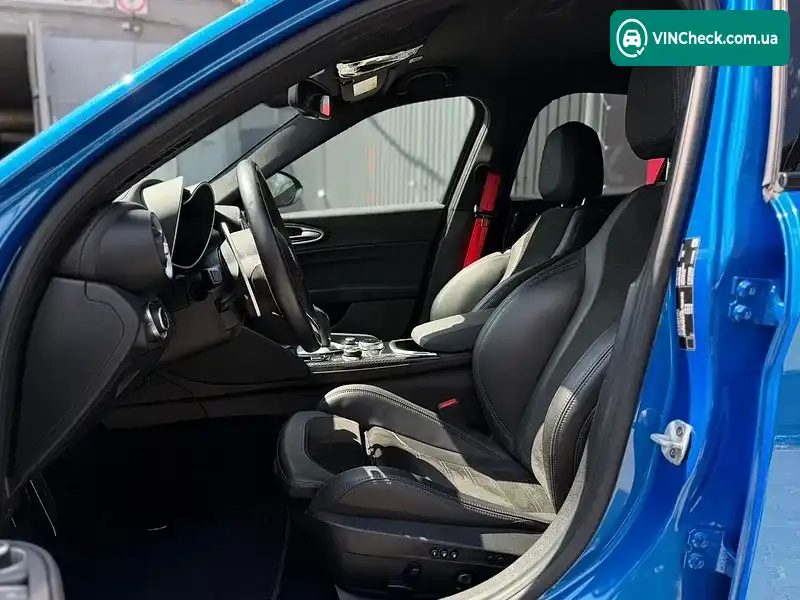 Alfa Romeo Giulia 2020, фото з оголошення 2 з 20, VIN ZAREAEEV8L7636185