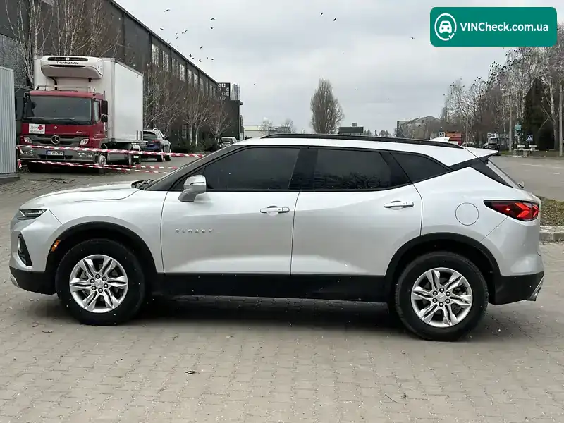 Chevrolet Blazer 2019, фото з оголошення 2 з 14, VIN 3GNKBBRA0KS692368