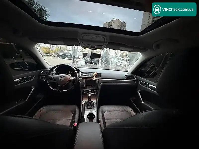 Volkswagen Passat 2017, фото з оголошення 1 з 10, VIN 1VWBT7A37HC019735