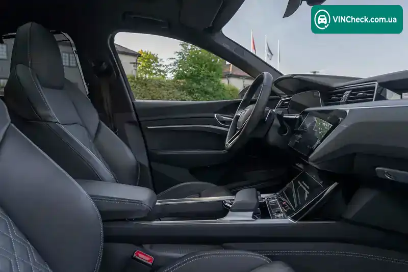 Audi e-tron 2022, фото з оголошення 2 з 20, VIN WAUZZZGE9NB009632