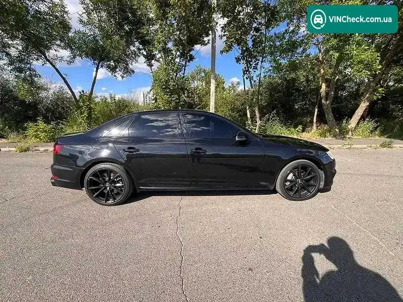 Audi A4 2018, фото з оголошення 2 з 20, VIN WAUENAF42JN009775