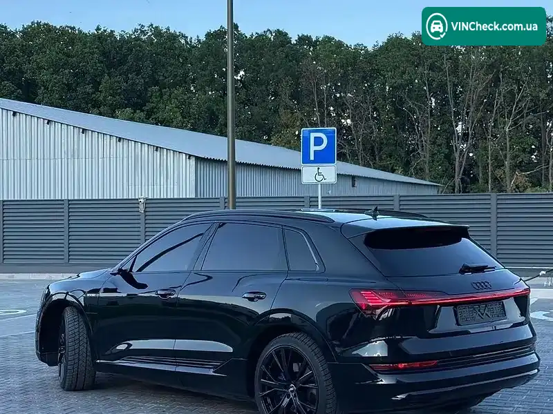 Audi e-tron 2019, фото з оголошення 2 з 16, VIN WAUZZZGE9KB016690