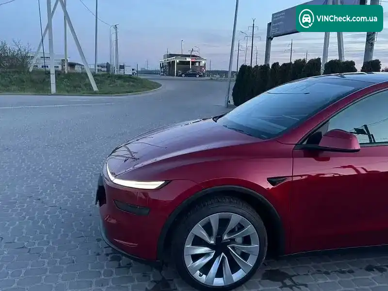 Tesla Model Y 2025, фото з оголошення 2 з 16, VIN 7SAYGDEE6TF333855