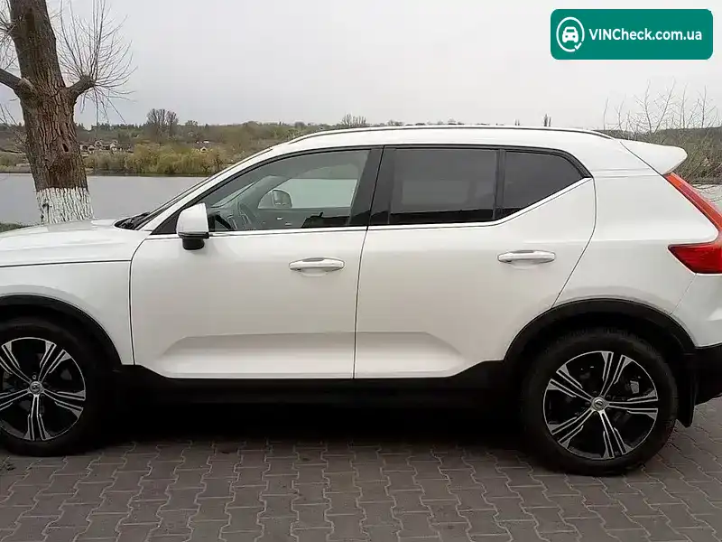 Volvo XC40 2020, фото з оголошення 1 з 15, VIN YV4162UL3M2487222