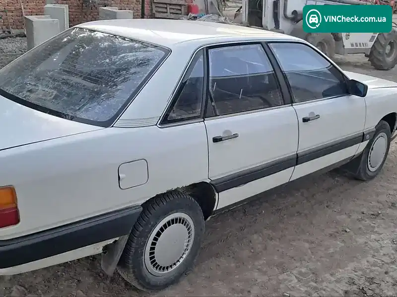 Audi 100 1986, фото з оголошення 2 з 10, VIN WAUZZZ44ZGA067191