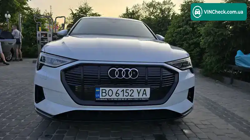 Audi e-tron 2022, фото з оголошення 2 з 19, VIN WAUZZZGE5PB012711