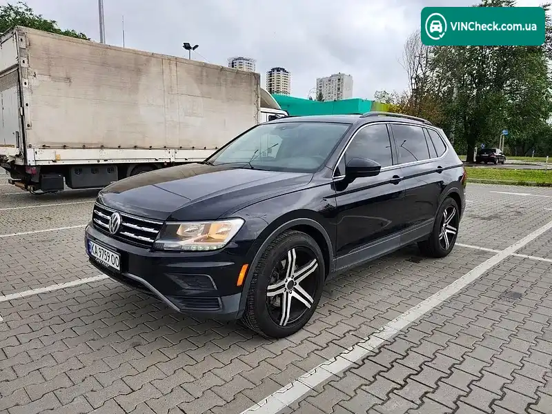 Volkswagen Tiguan 2018, фото з оголошення 1 з 20, VIN 3VV3B7AX8KM015536
