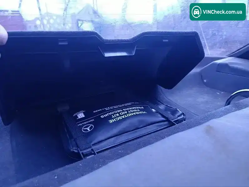 Mercedes-Benz E-Class 1994, фото з оголошення 2 з 2, VIN WDB1240221J045285