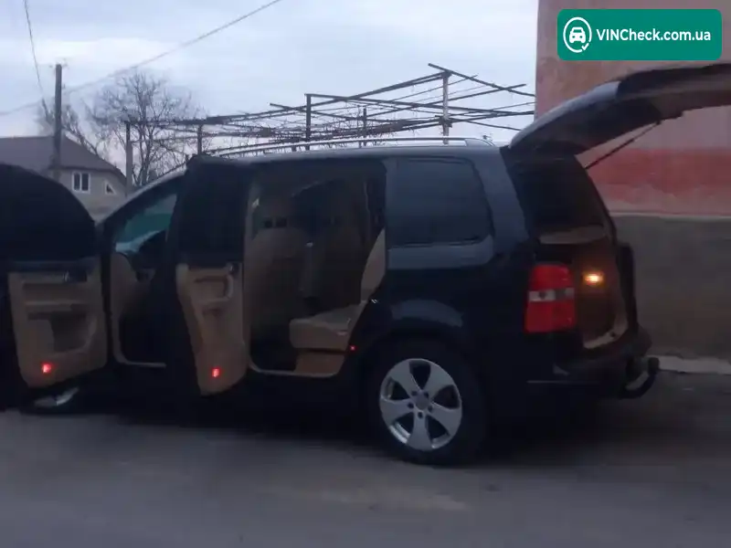 Volkswagen Touran 2003, фото з оголошення 2 з 21, VIN WVGZZZ1TZ4W020372