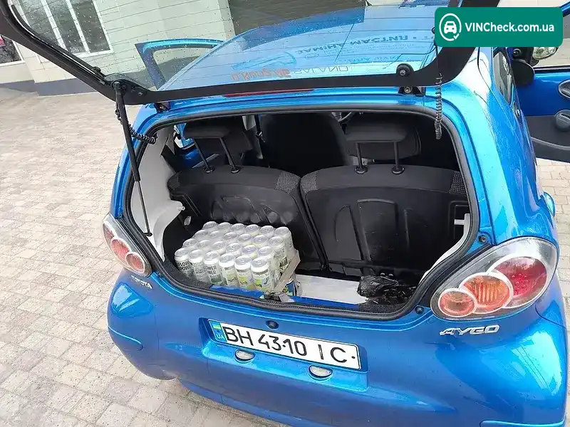 Toyota Aygo 2010, фото з оголошення 2 з 8, VIN JTDKG18C30N502044