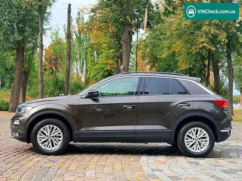 Volkswagen T-Roc 2019, фото з оголошення 2 з 18, VIN WVGZZZA1ZLV039120