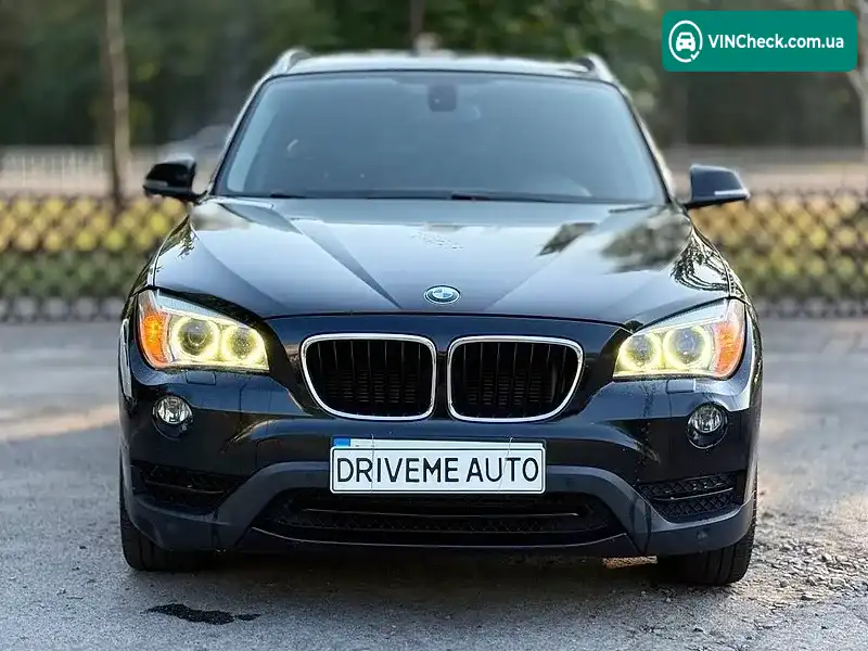 BMW X1 2013, фото з оголошення 2 з 20, VIN WBAVM5C54DVV90482
