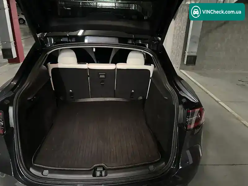Tesla Model Y 2024, фото з оголошення 2 з 6, VIN 7SAYGDEE3RA233282