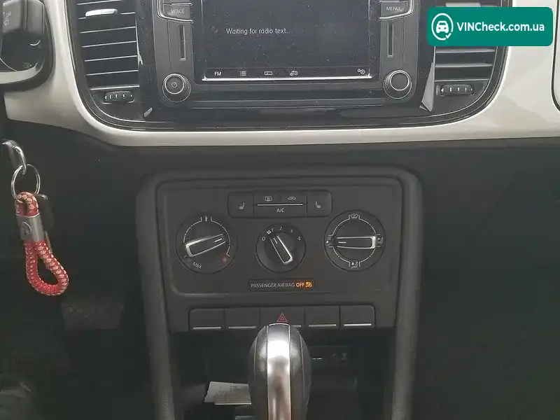 Volkswagen Beetle 2016, фото з оголошення 2 з 12, VIN 3VWF17AT3GM638238