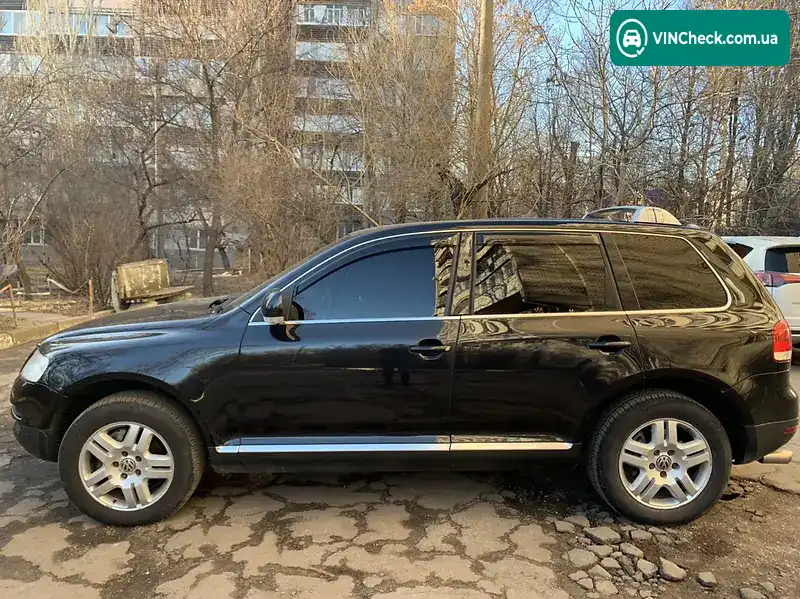 Volkswagen Touareg 2005, фото з оголошення 1 з 13, VIN WVGZZZ7LZ5D051893
