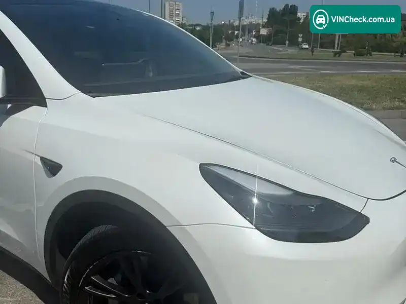 Tesla Model Y 2023, фото з оголошення 2 з 20, VIN 7SAYGAEE7PF802052