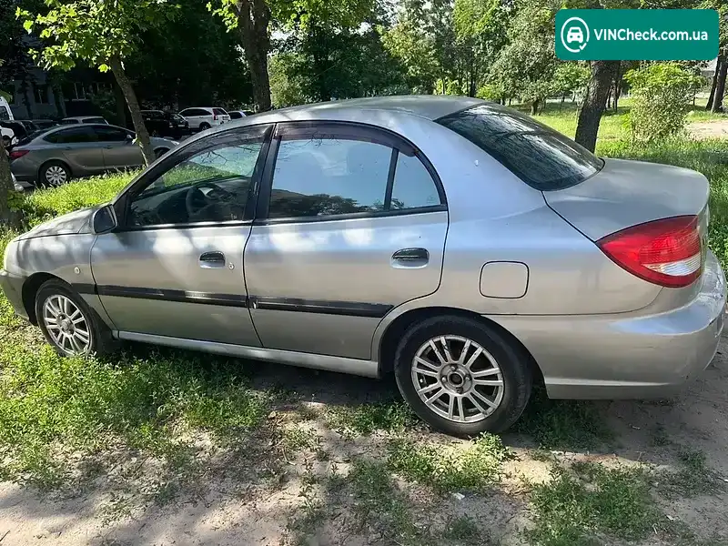 Kia Rio 2004, фото з оголошення 2 з 9, VIN KNEDC223246325547