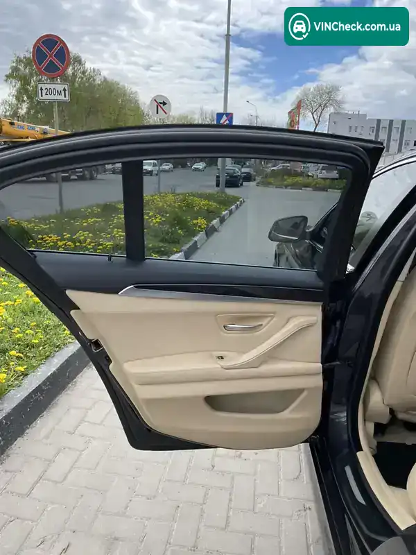 BMW 5 Series 2011, фото з оголошення 2 з 20, VIN WBAFV31060DP46101