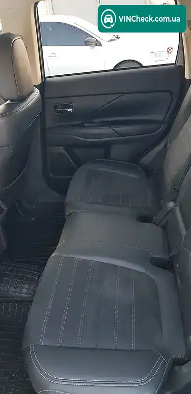 Mitsubishi Outlander 2018, фото з оголошення 2 з 20, VIN JA4AD3A30KZ032006