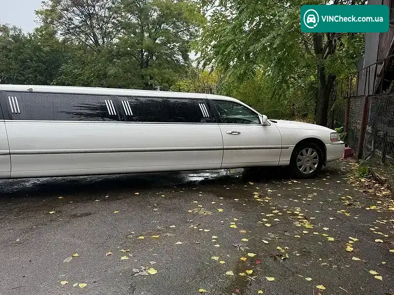 Lincoln Town Car 2003, фото з оголошення 2 з 6, VIN 1L1FM81W43Y604654