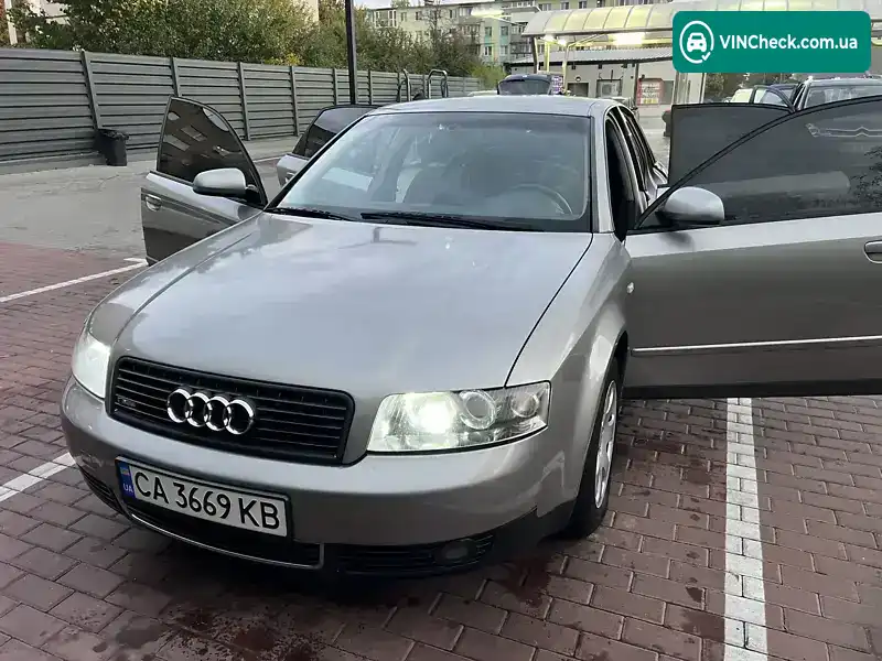 Audi A4 2002, фото з оголошення 2 з 20, VIN WAUZZZ8E13A109399