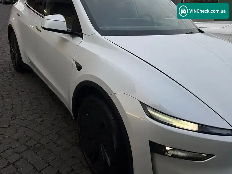 Tesla Model Y 2026, фото з оголошення 2 з 12, VIN 7SAYGDED9TF548850