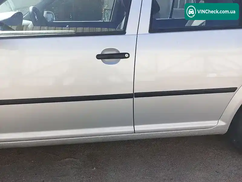 Volkswagen Golf 2000, фото з оголошення 2 з 20, VIN WVWZZZ1JZYD611697