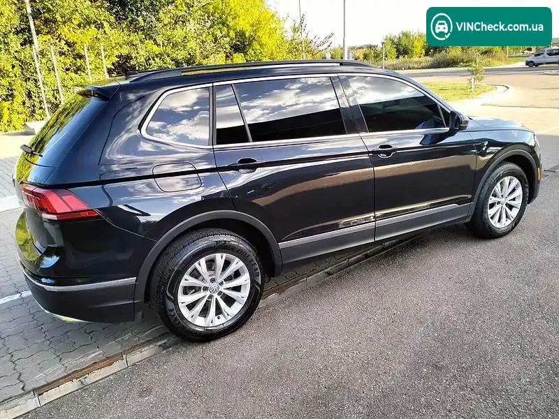 Volkswagen Tiguan 2018, фото з оголошення 2 з 20, VIN 3VV2B7AX9JM170767