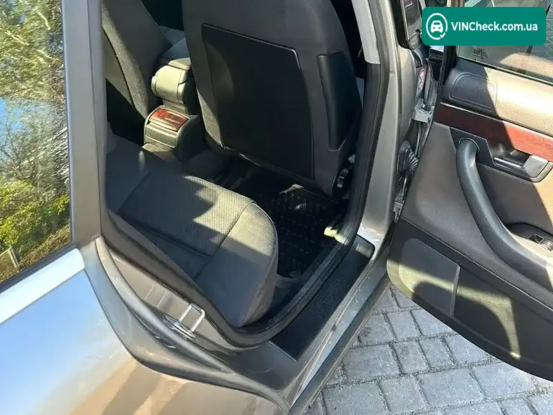Audi A4 2003, фото з оголошення 2 з 11, VIN WAUZZZ8E34A147749