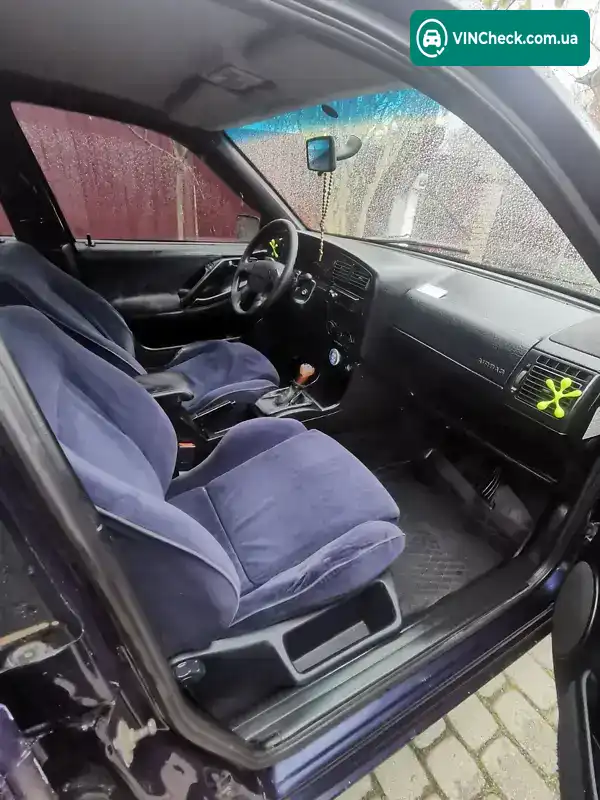Volkswagen Passat 1994, фото з оголошення 2 з 20, VIN WVWZZZ3AZRB052168