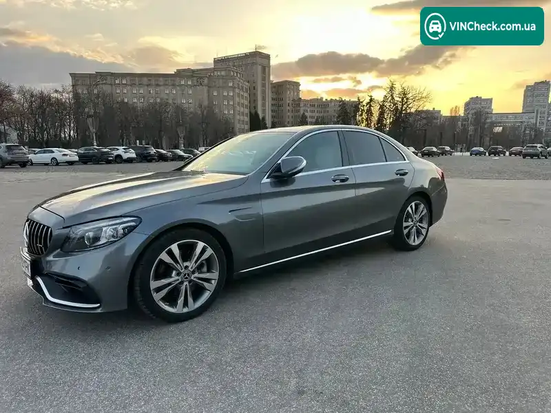 Mercedes-Benz C-Class 2018, фото з оголошення 2 з 21, VIN 55SWF4JB7JU272353