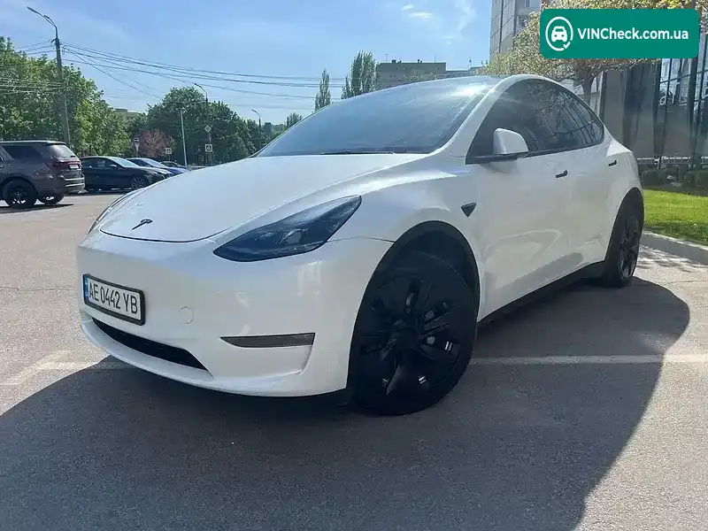 Tesla Model Y 2024, фото з оголошення 2 з 16, VIN 7SAYGDED8RF047909