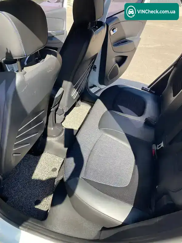 Renault Captur 2017, фото з оголошення 2 з 15, VIN VF12RGJ1DHW748175